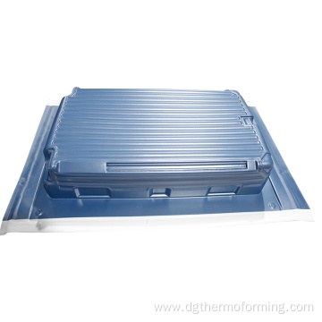 Large thermoforming plastic parts for luggage covers